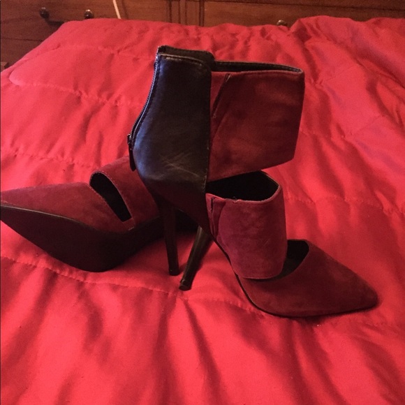 Maroon and black heels - Picture 2 of 3